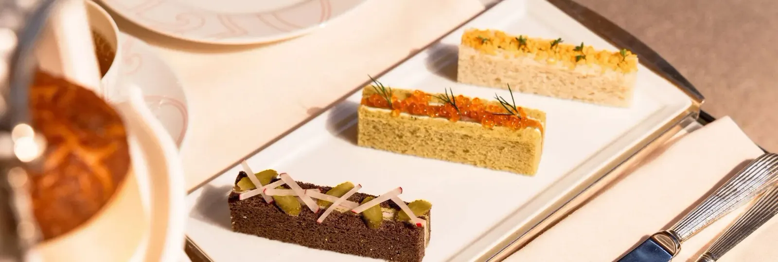 Hotel Plaza Athénée - Tea-Time La Galerie - Le Goûter du Plaza Athénée - Dorchester Collection