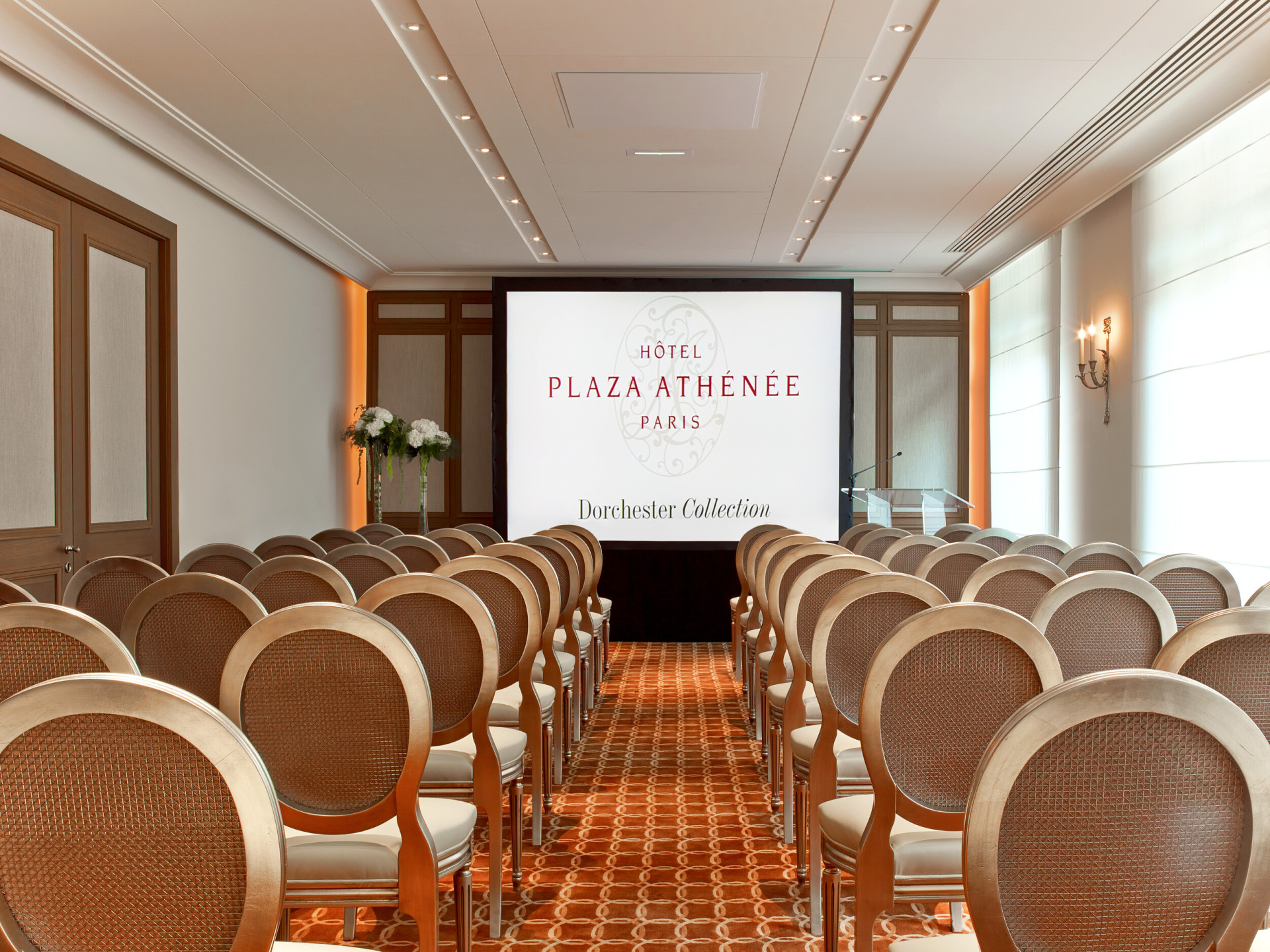 Le Salon Création | Equipped Meeting Room with Private Entrance