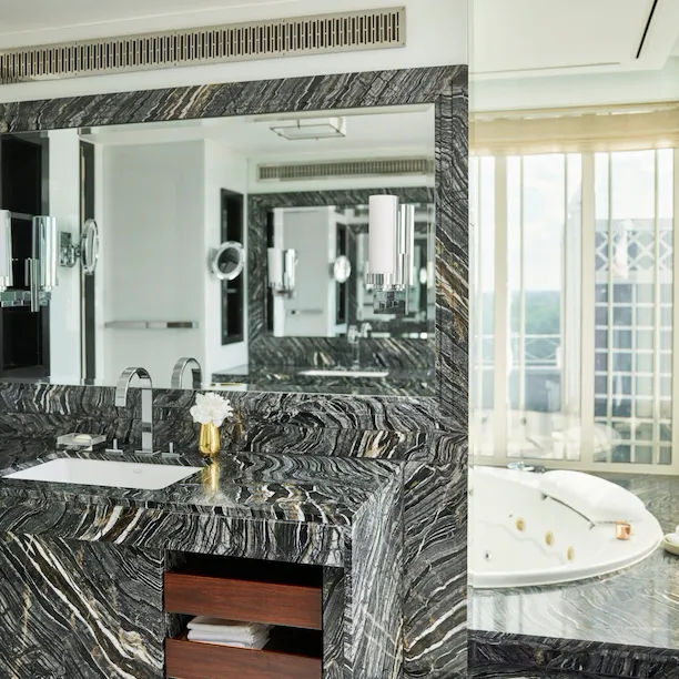 Black and white marble bathroom with bathtub overlooking London