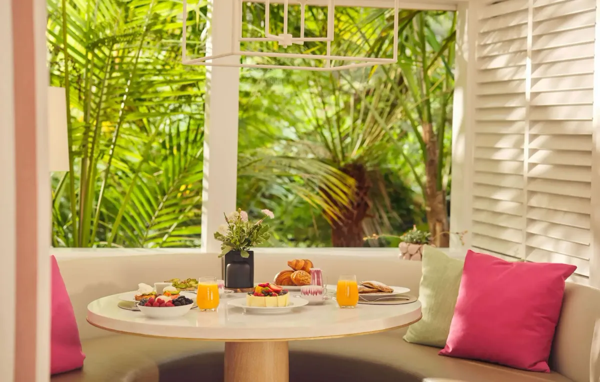 Alcove booth breakfast moment in The Restaurant at Hotel Bel-Air