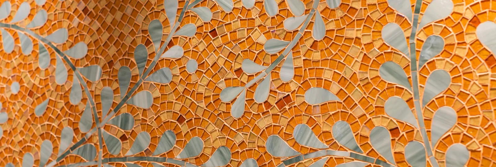 Dettaglio di un mosaico oro