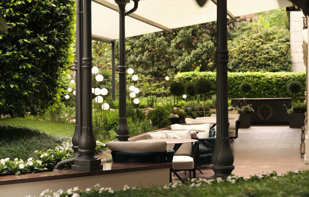 Vista panoramica del giardino della Veranda