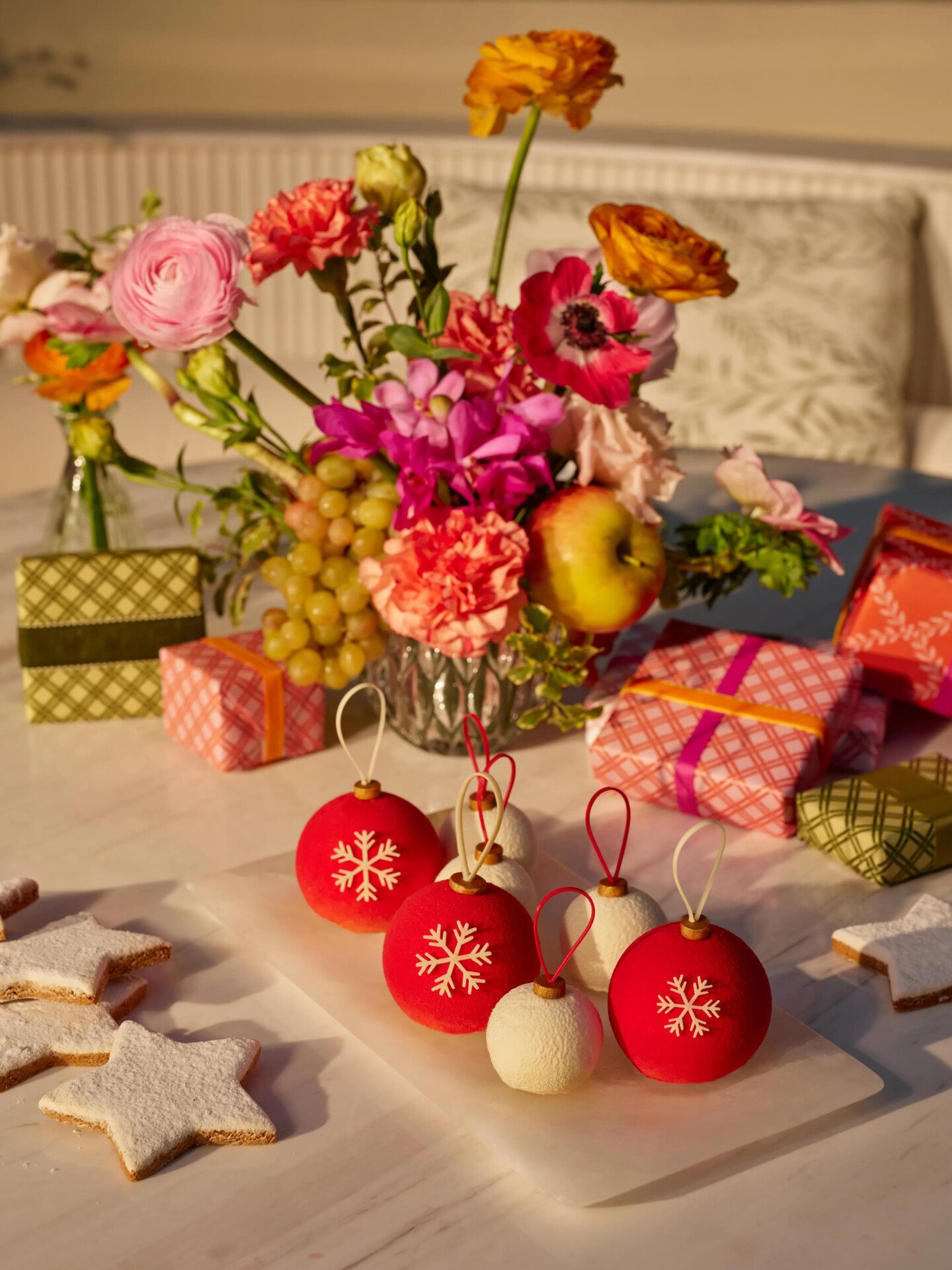 Festive decorations on Veranda's outdoors table