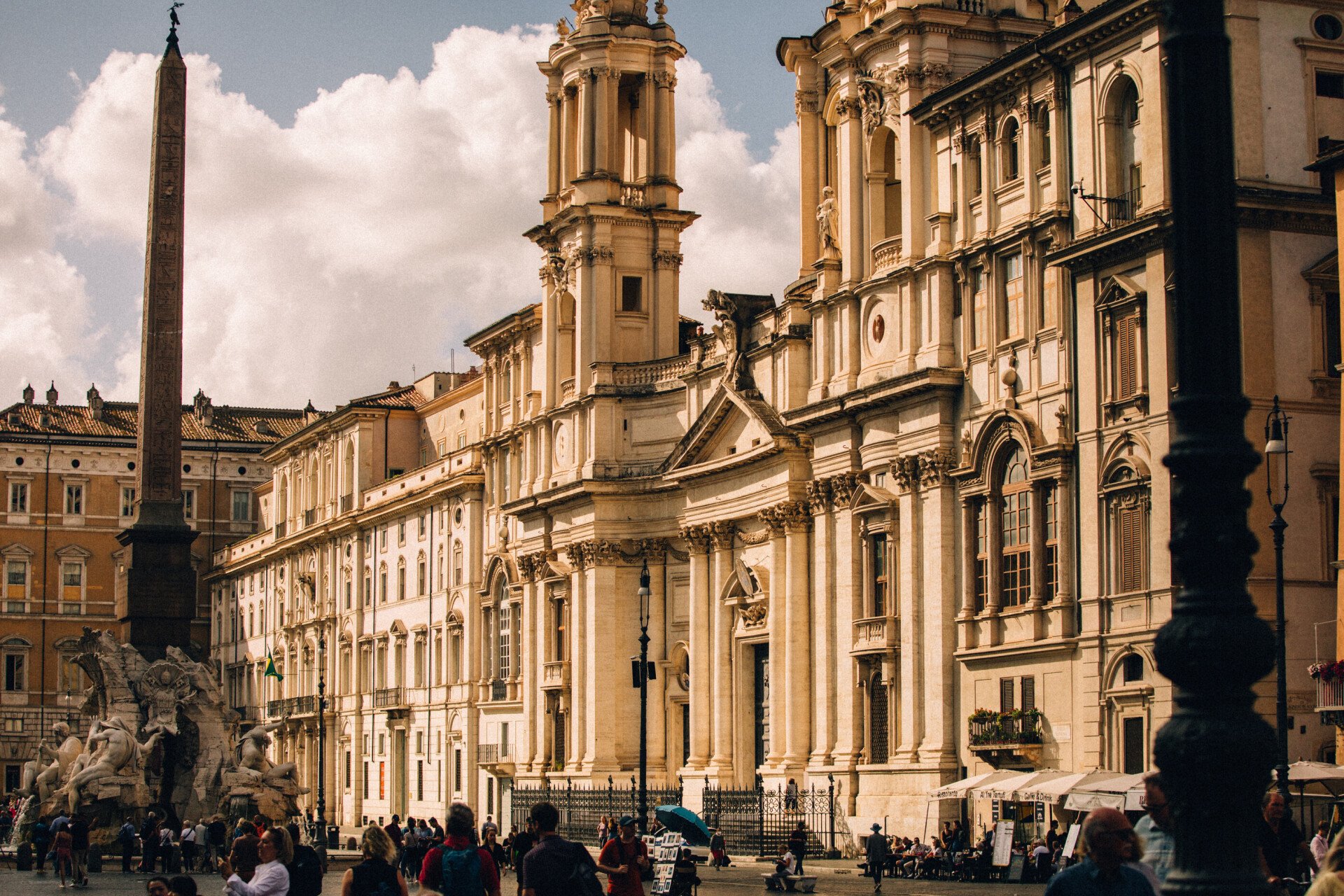 Veduta di Piazza Navona a Roma con la chiesa di Sant'Agnese e la fontana dei fiumi