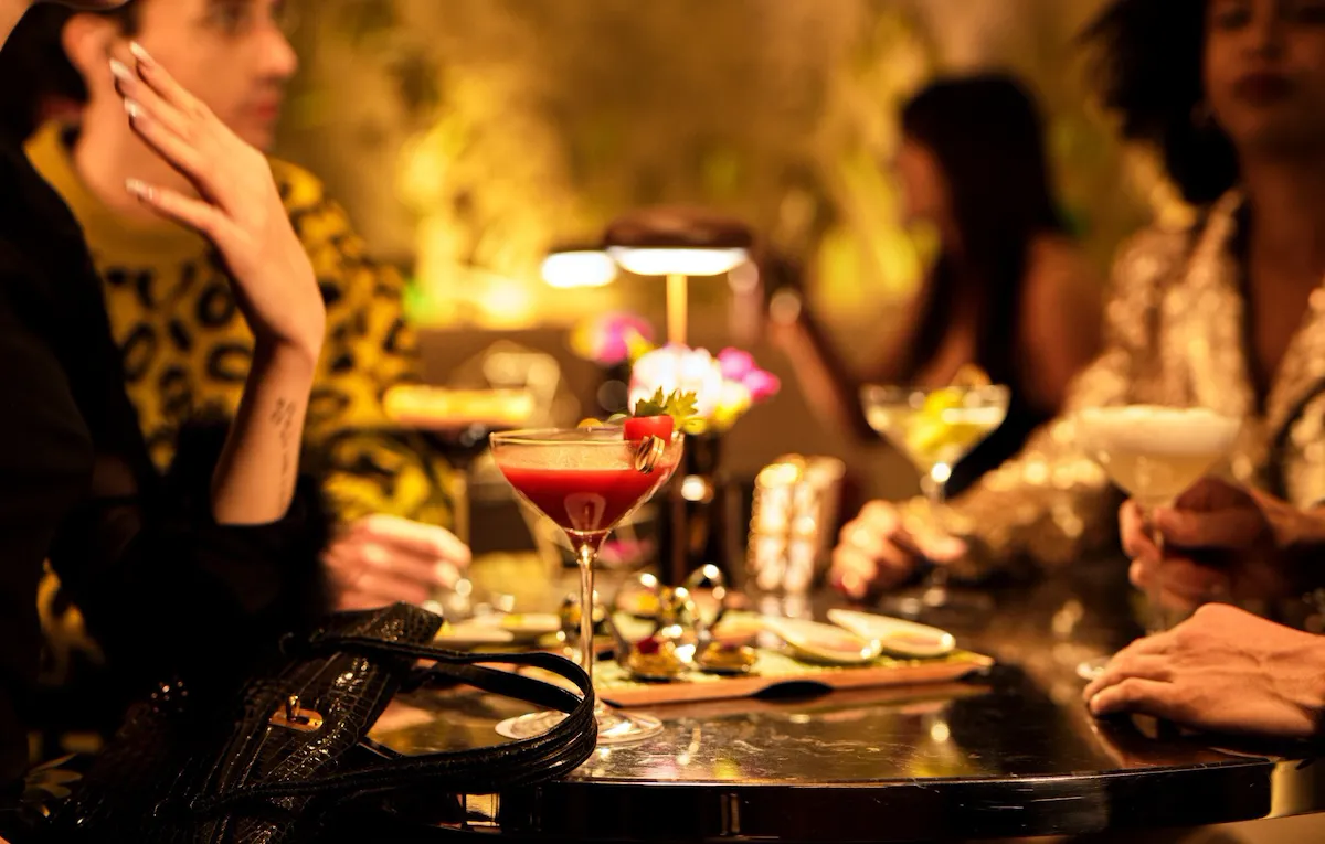 People having drinks with cicchetti at Il Giardino Bar