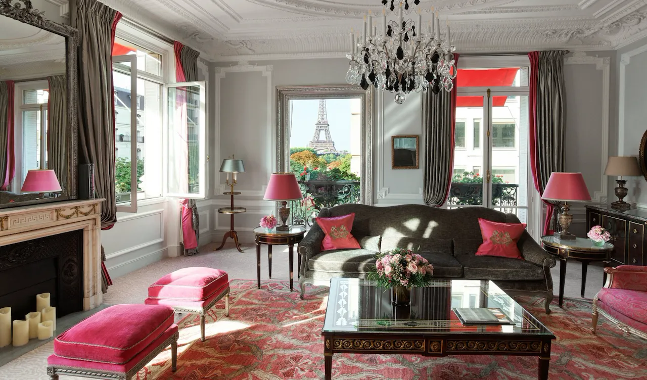 Haute Couture suite living room in Hôtel Plaza Athénée, Paris
