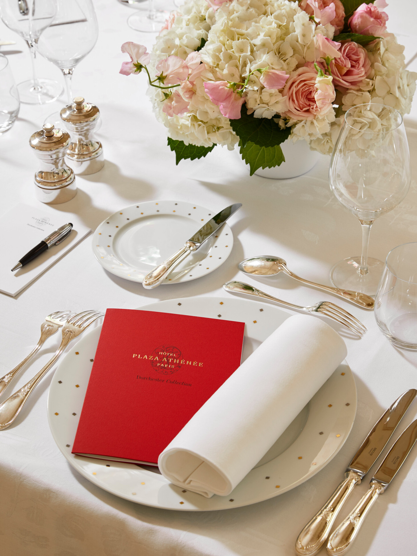 HPA-Salon-Organza-Red-Menu-Detail-HR-by-Francis-Amiand