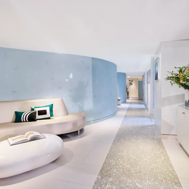 Large view of the spa sitting area at Spa Valmont pour Le Meurice, Paris - Dorchester Collection