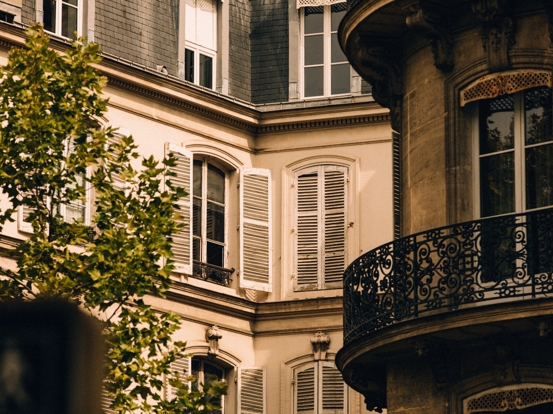 Photographie d'une court d'intérieur d'un immeuble parisien