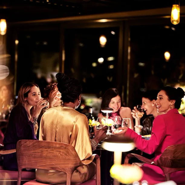 Table composed by ladies enjoying the dinner at Il Giardino Ristorante