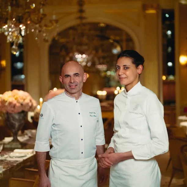 Portrait des chefs pâtissiers Angelo Musa et Elisabeth Hot chez Jean Imbert au Plaza Athénée, à l'hôtel Plaza Athénée, Paris