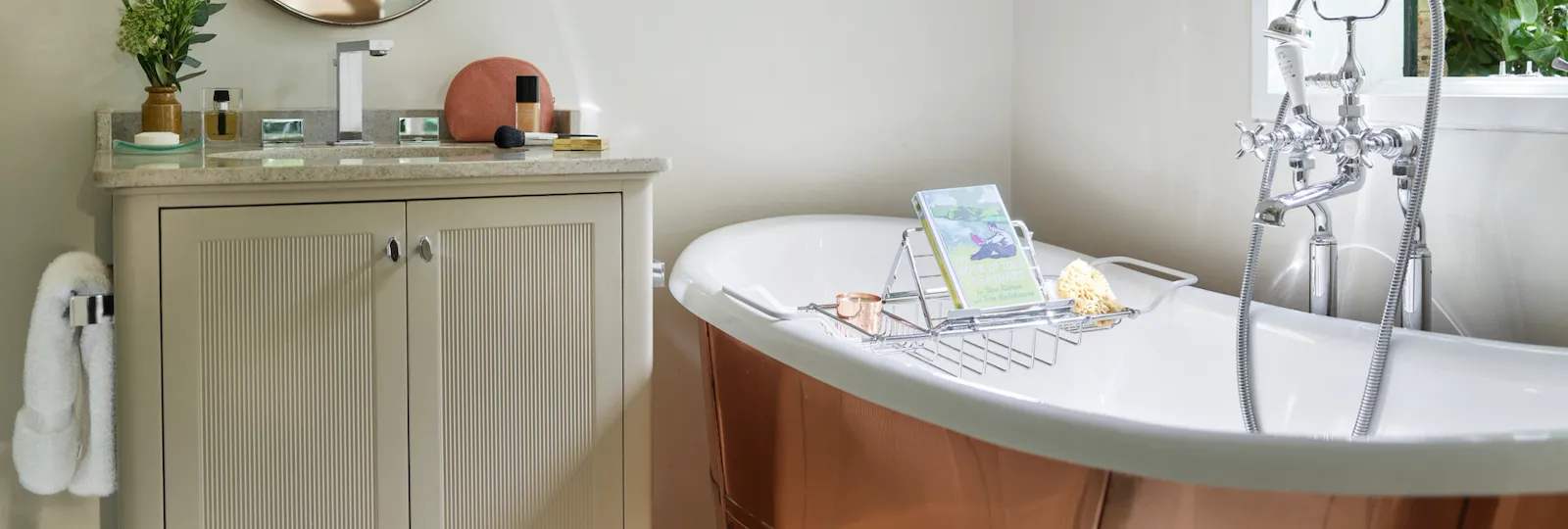 Coworth Park-Stable Junior suite-Loft Cottage-bath-highres