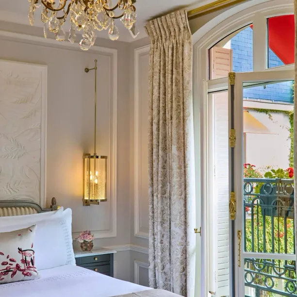 Deluxe Room Bedroom #632