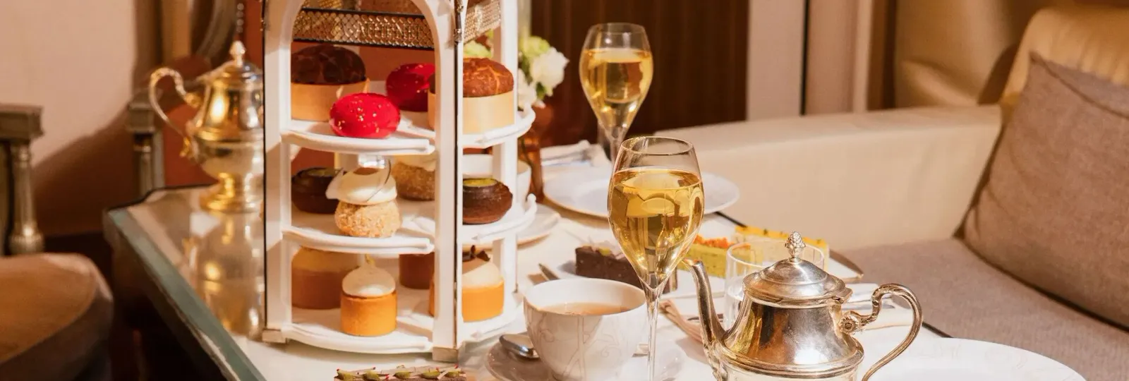 Hotel Plaza Athénée - Tea-Time La Galerie - Le Goûter du Plaza Athénée - Dorchester Collection