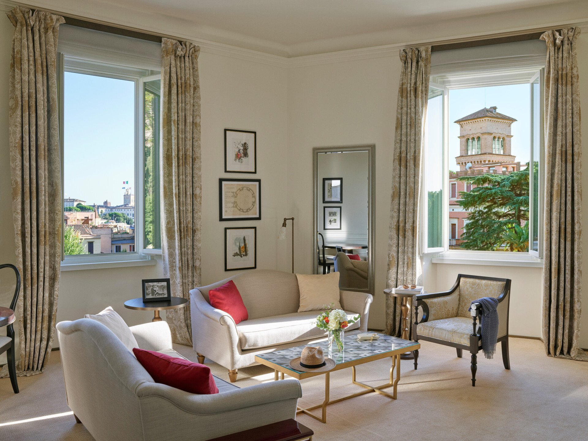 living room Dolce Vita Suite, Hotel Eden, Rome 