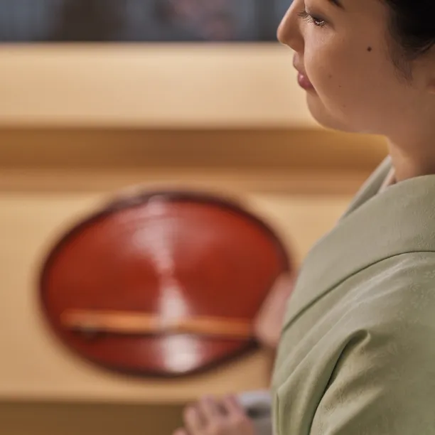 A detail image of the ornate craftmanship of Sushi Kanesaka