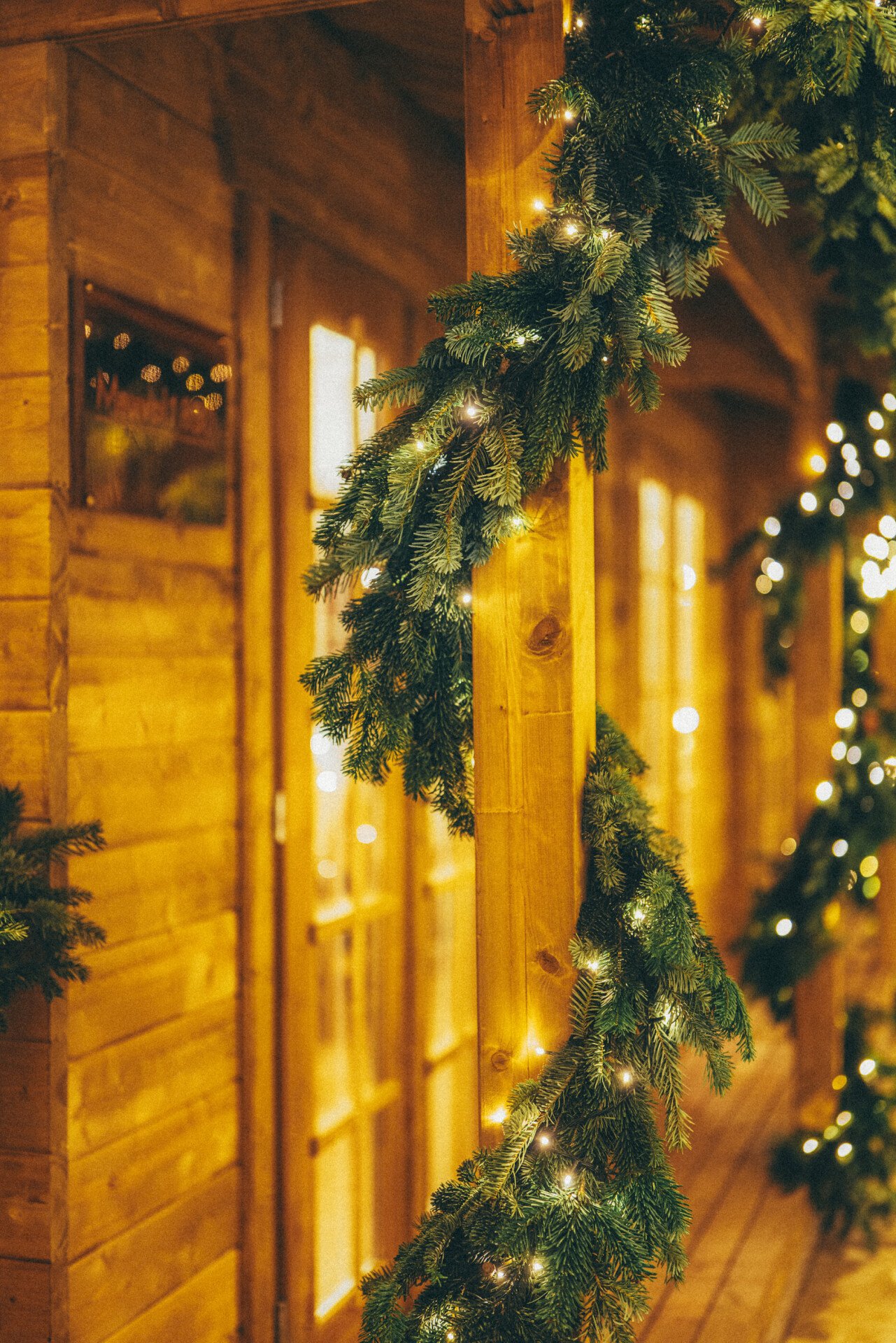 Picture of outside guirlandes at Le Chalet, Plaza Athénée Paris