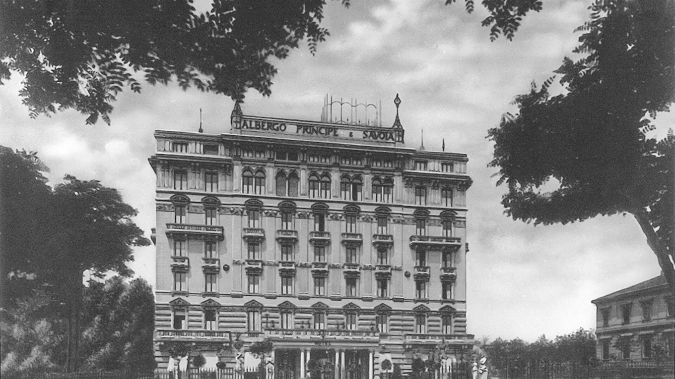 Black & white view of the hotel facade in the past