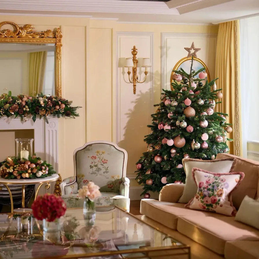 Images showing a Prestige Dorchester Suite decorated for Christmas