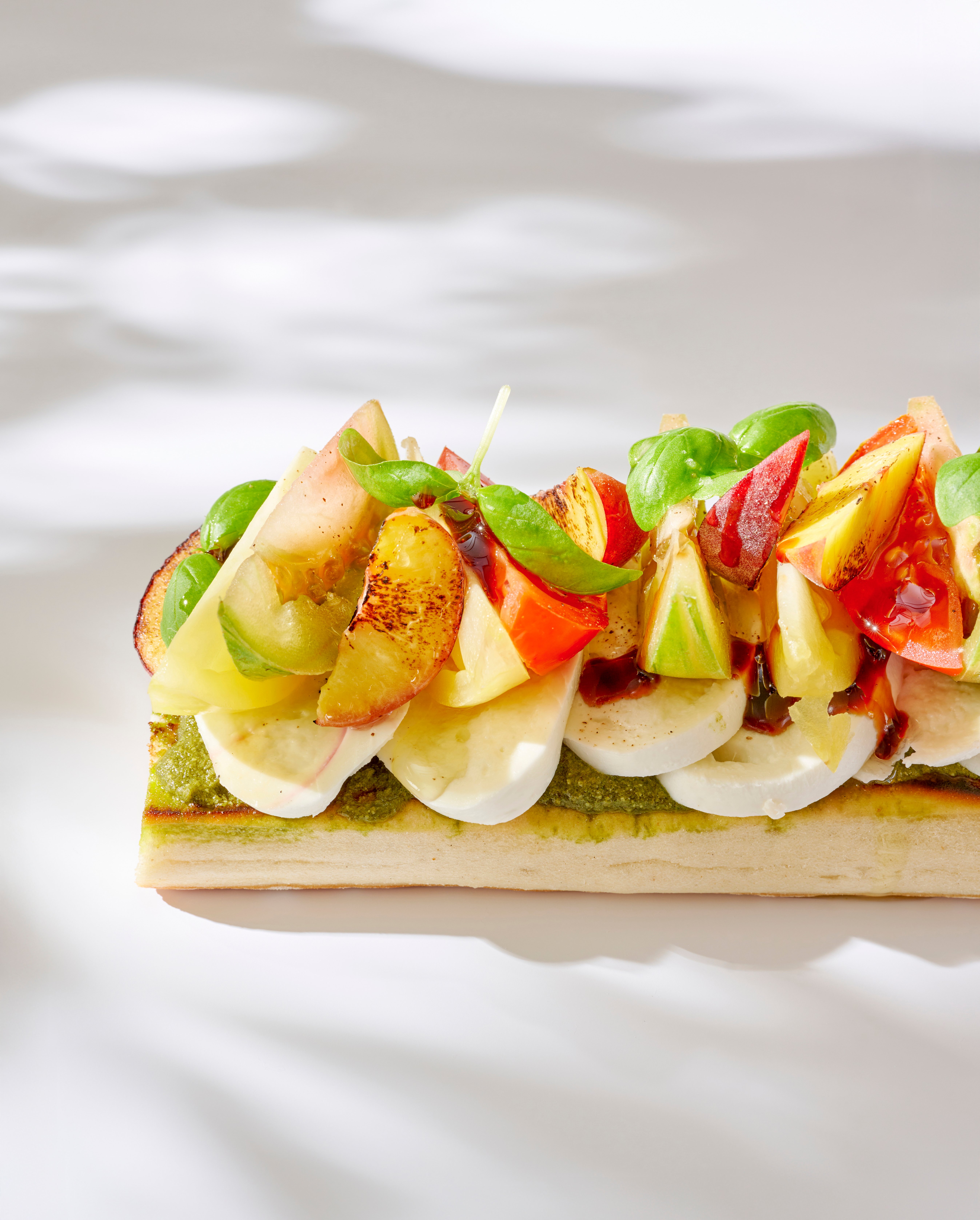 a CLOSE UP ON THE Sandwich Tomate Mozzarelle