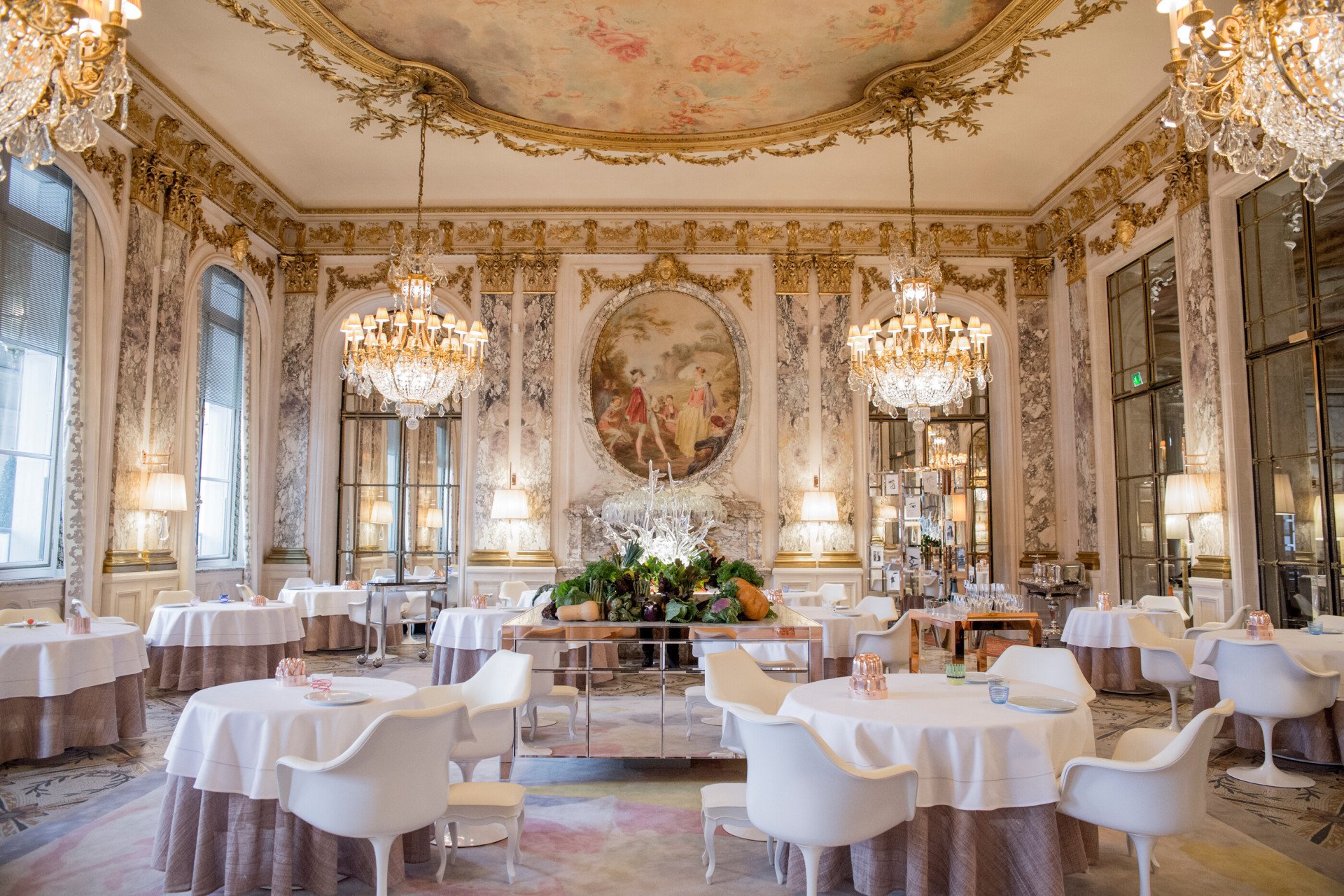 Global view of the restaurant room at Restaurant Le Meurice Alain Ducasse at Le Meurice, Paris