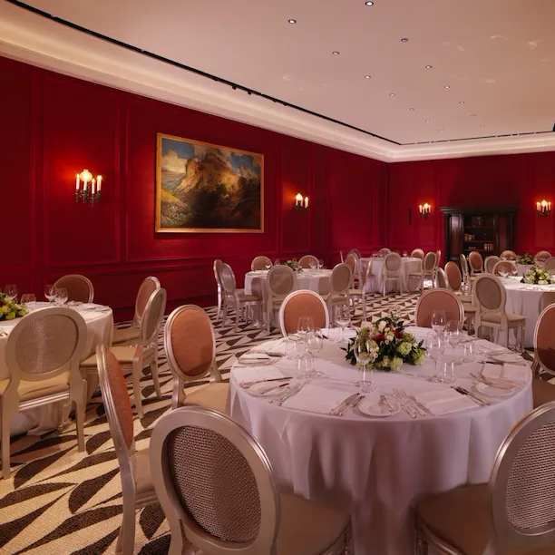 Round tables banqueting setup at Sala Borghese at Hotel Eden, Rome