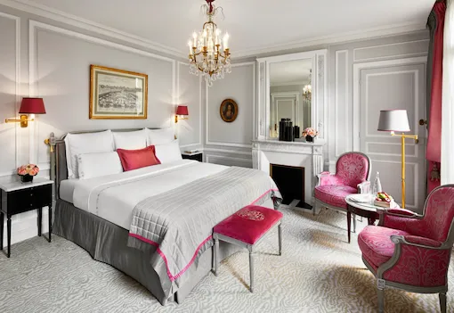 Photo de la chambre deluxe a l'hotel plaza athenée