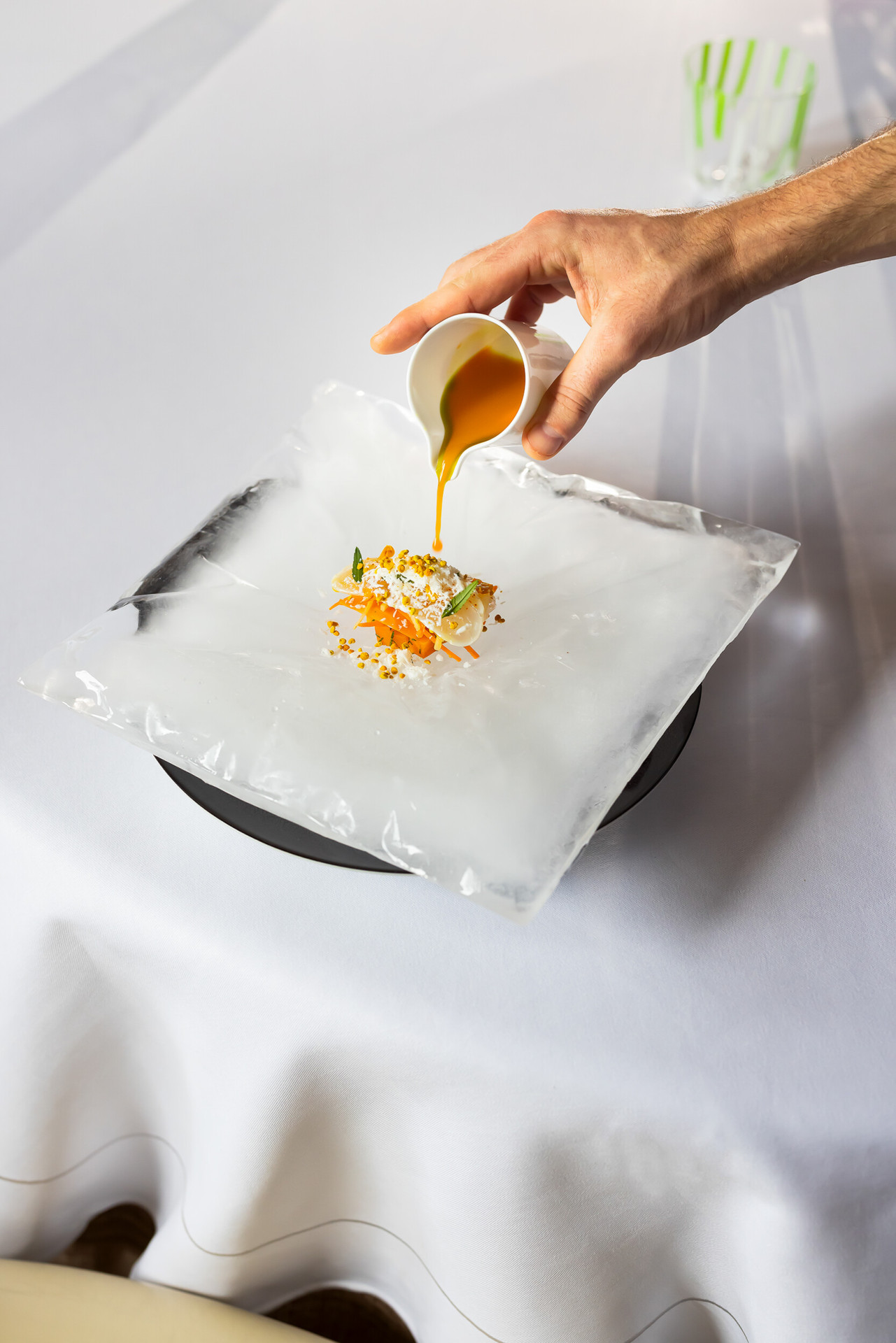 Hand serving 