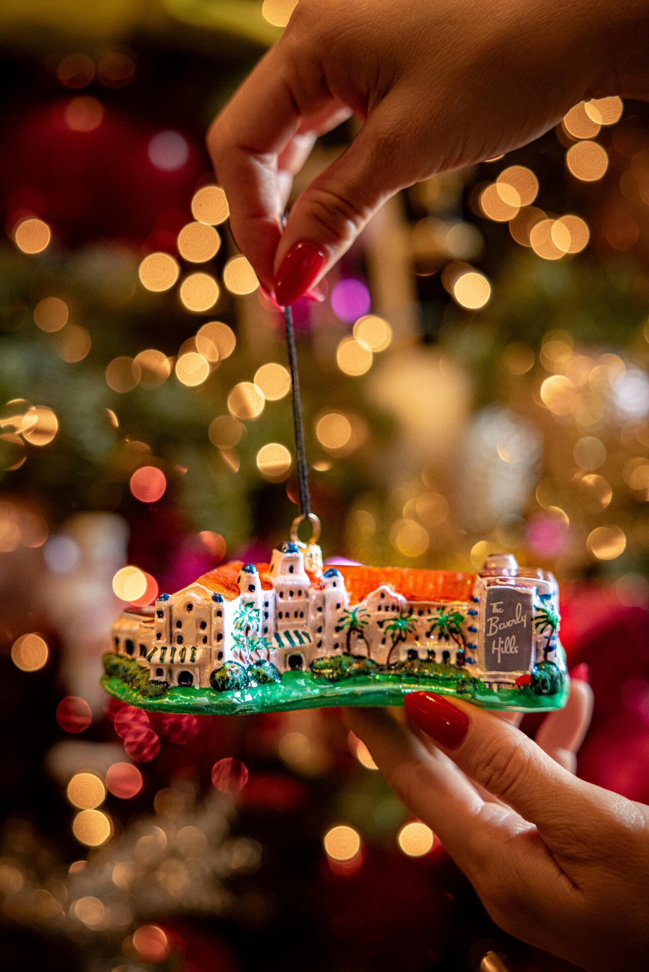 Christmas tree ornament 