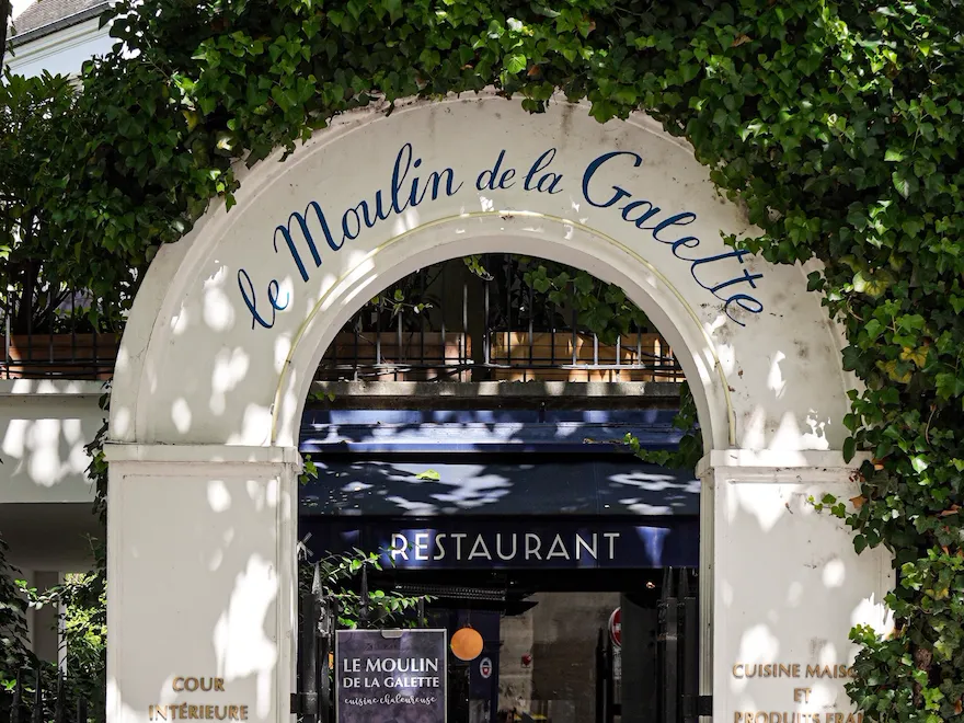 Photo of a parisian restaurant in Montmartre, Paris