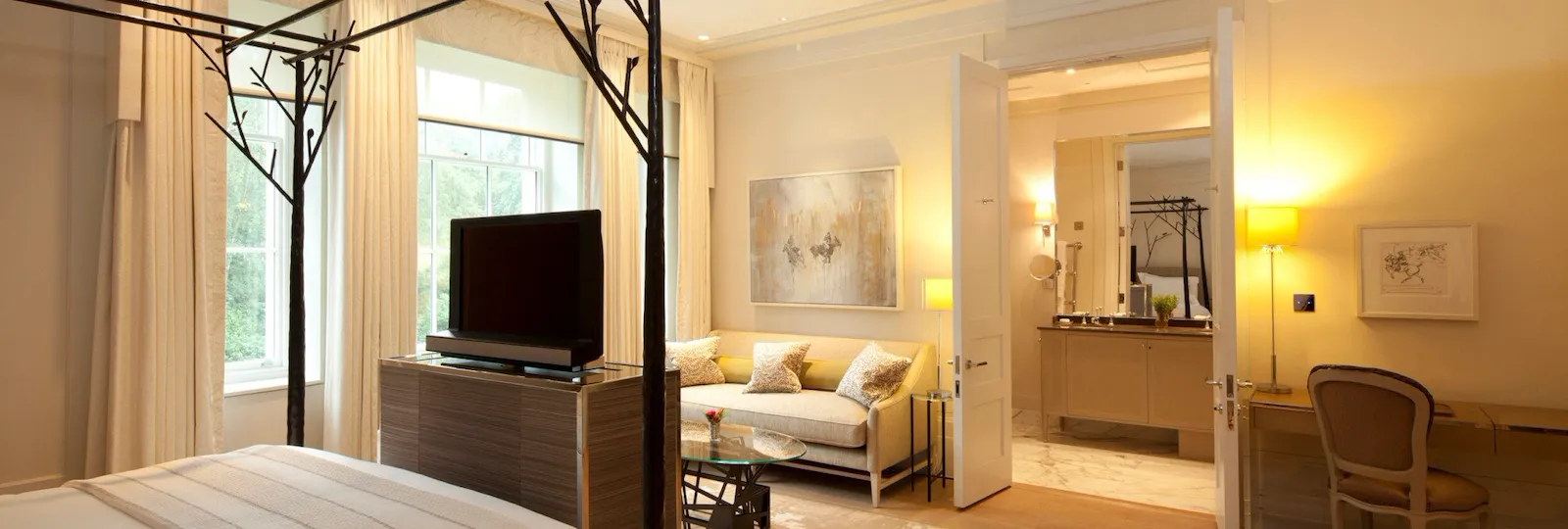 Mansion House Deluxe room interior, Coworth Park