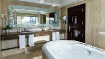 The bath in the Signature Eiffel Suite 