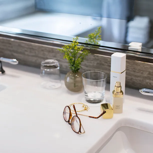 Marble bathrooms with double vanity and deep soaking tubs