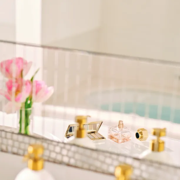 Premium Room white bathroom details