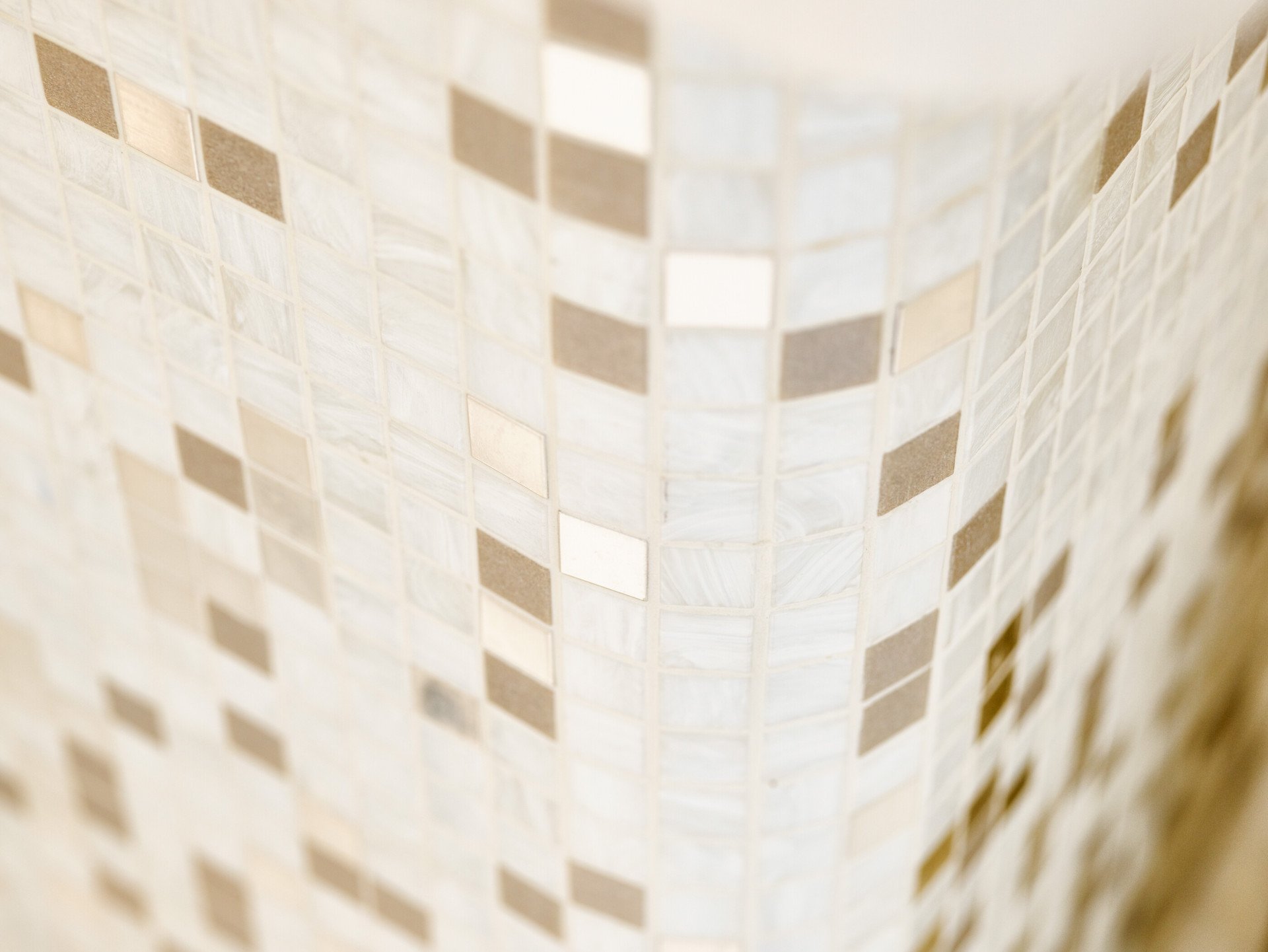 Dettaglio del mosaico in tessere di marmo di un bagno a Hotel eden roma