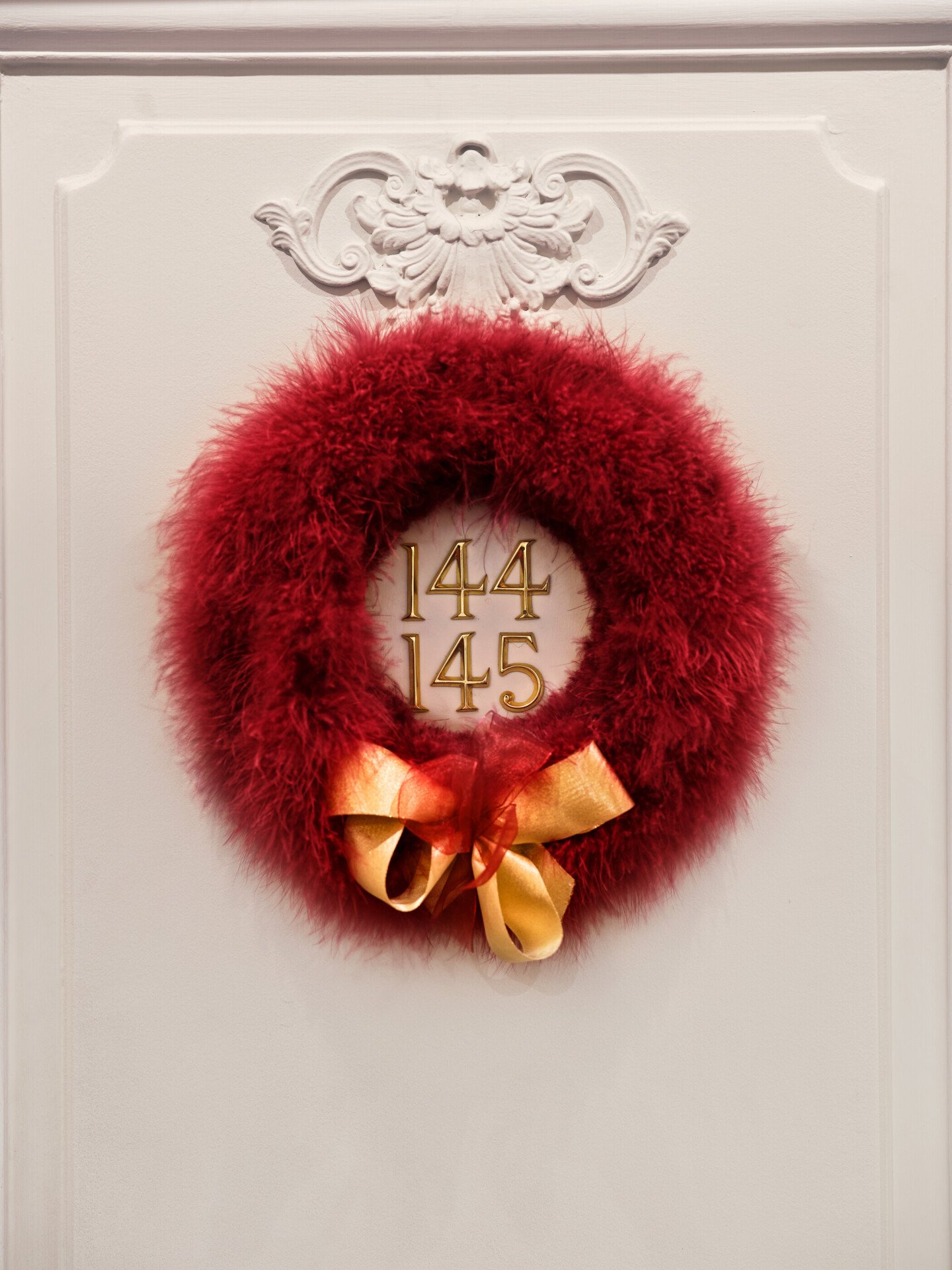 Photo d’une pièce avec décoration rouge. 