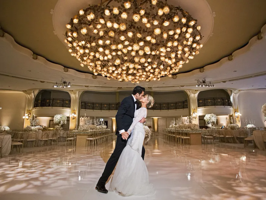 Wed couple kissing each other