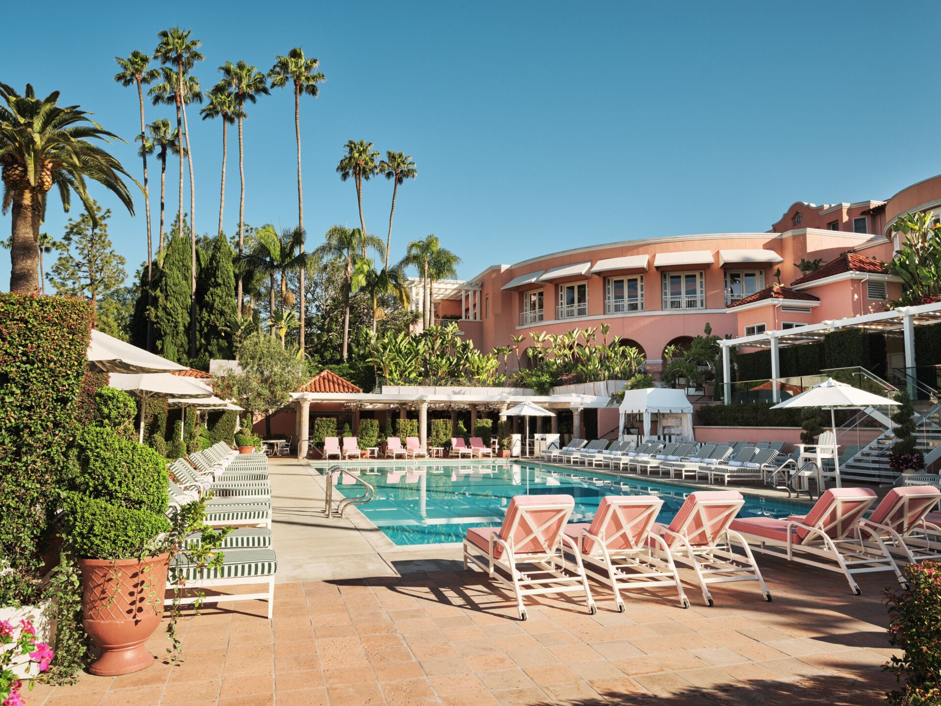 pool full view cabana café side 
