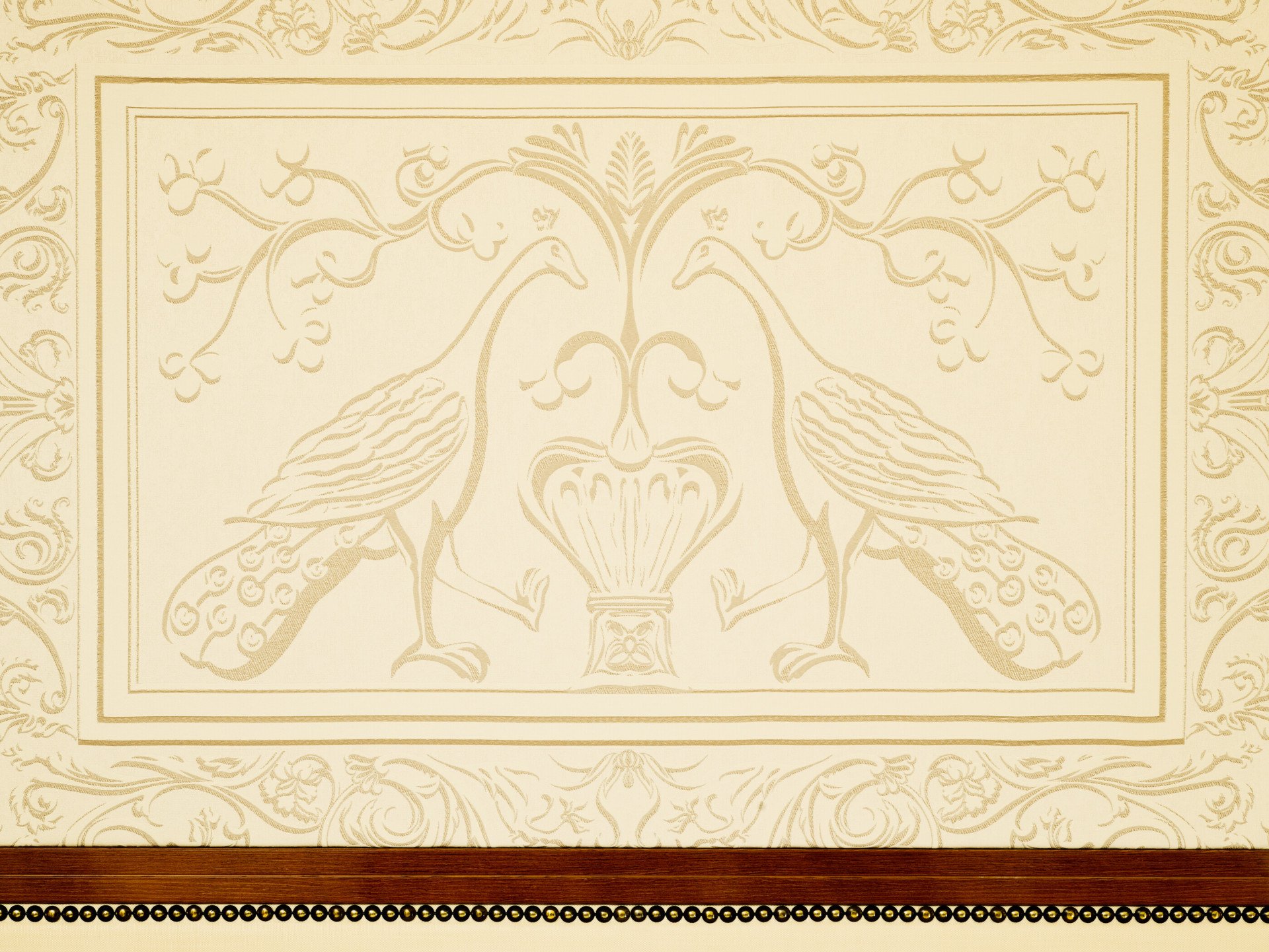 Testiera di letto con tessuto decorato con immagine di pavoni