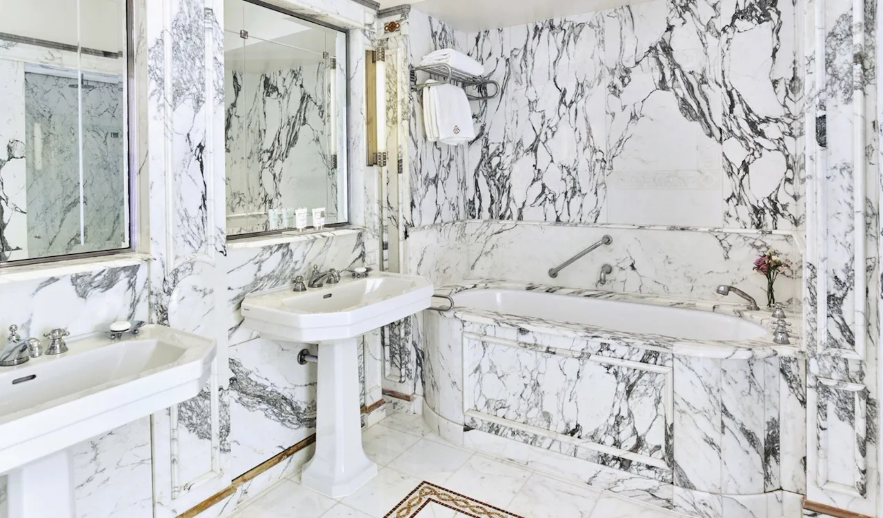 Photo de la salle de bain de la Suite Supérieure au Meurice