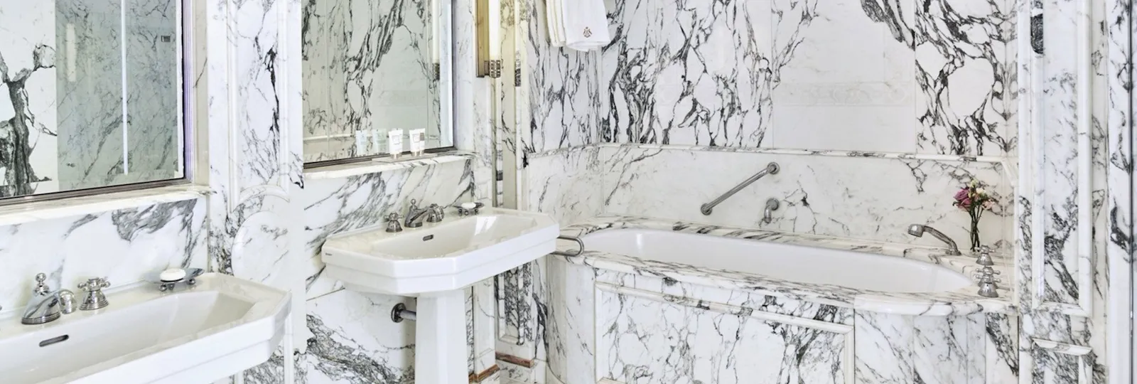 Photo de la salle de bain de la Suite Supérieure au Meurice
